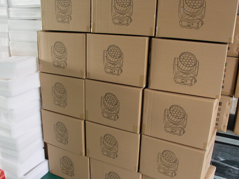 Aura Martin 版19 颗 15W 4 合 1 LED 摇头染色灯适用于婚礼/俱乐部