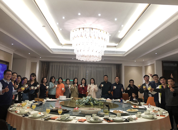 Vangaa LED菲涅耳斑点灯和LED视频面板灯用在新加坡电视台的工作室项目中使用