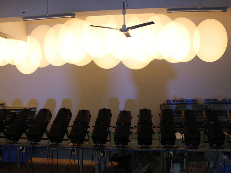 300W 变焦 LED 成像灯