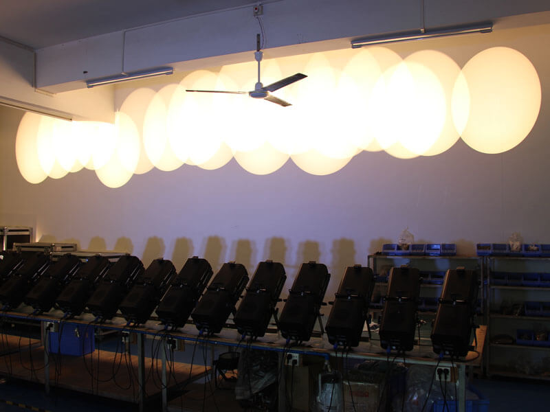 200W 双色 3200K-5600K 变焦 LED 椭球聚光灯