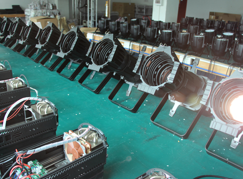 数字 RGBW 彩色 200W LED 轮廓聚光椭圆形反射聚光灯
