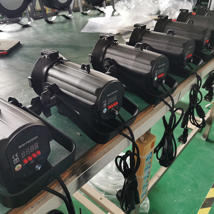 迷你聚光灯 60w 3000K/5600K 电影照明设备菲涅尔 LED 剧院灯