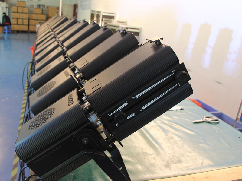 200W 双色 3200K-5600K 变焦 LED 椭球聚光灯