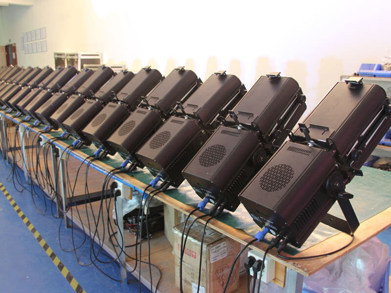 200W 双色 3200K-5600K 变焦 LED 椭球聚光灯