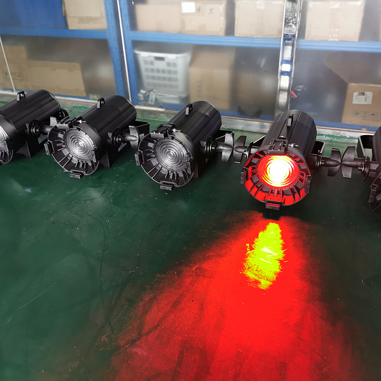 60w Rgbw 4in1 Cob Led 灯迷你投影仪 Dmx 控制变焦菲涅尔照明工作室聚光灯